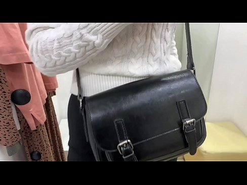❤️ Masturbasi umum saka asu enom FeralBerry karo dildo ing kamar fitting ️❌ Porno ing kita  ️❤