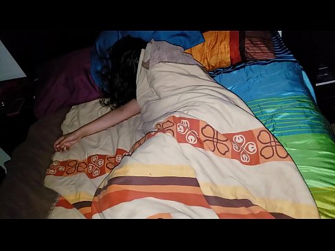 ❤️ Anak tiri berating ibu tiriné enom nalika dheweke turu. ️❌ Porno ing kita  ️❤